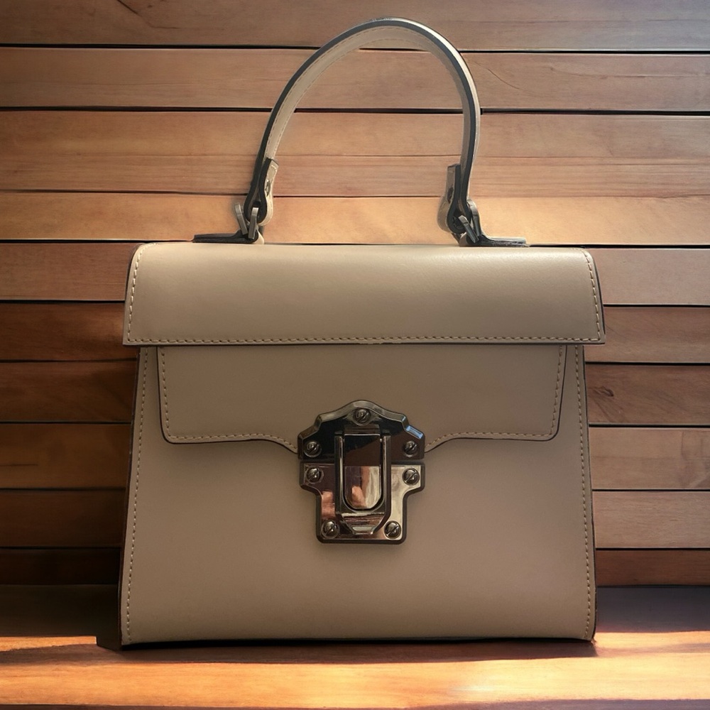 Luana Ferracuti bisque leather handbag excellent condition
